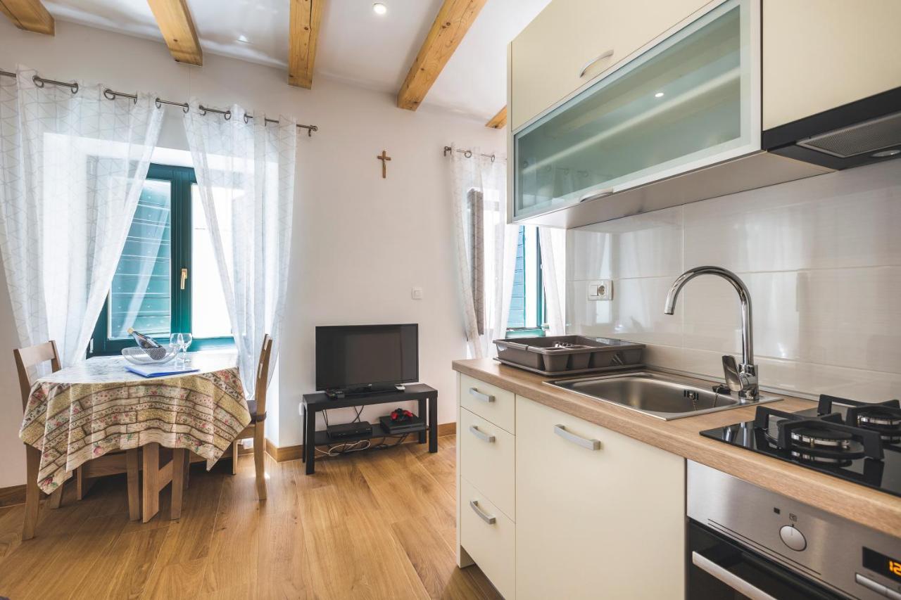 Vinea Apartmani Umag, Ulica G Garibaldia 2 ภายนอก รูปภาพ