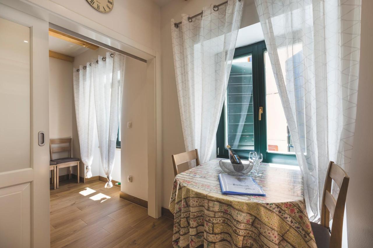 Vinea Apartmani Umag, Ulica G Garibaldia 2 ภายนอก รูปภาพ